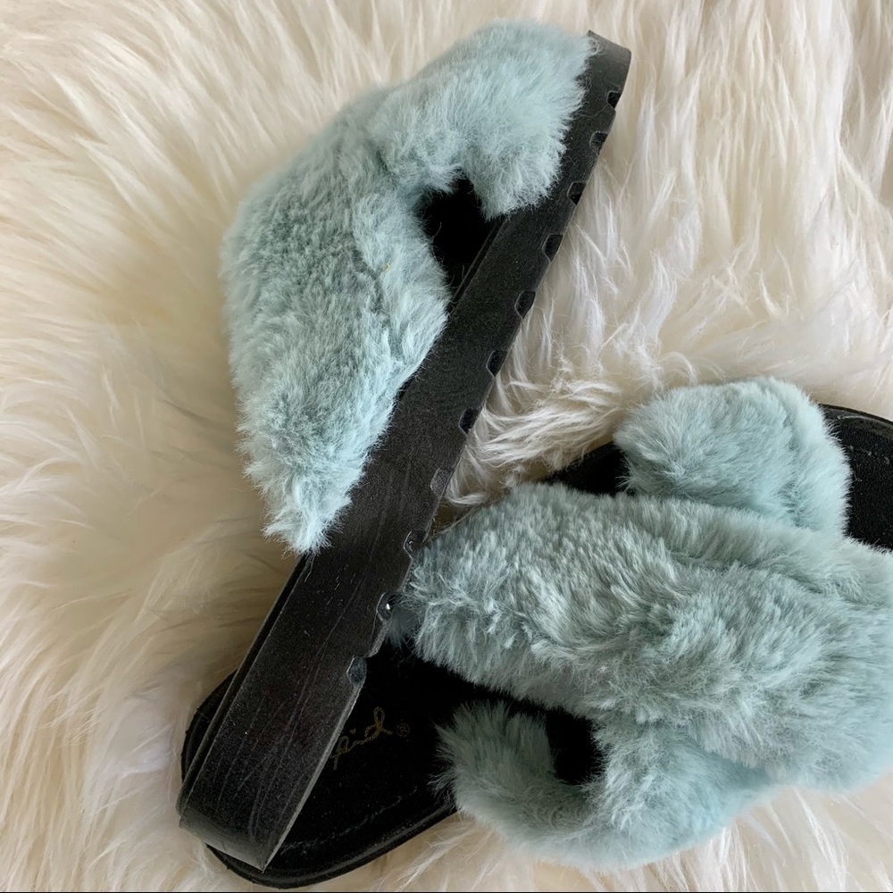 Qupid Faux-fur Sandals. Size 7. - Picture 4 of 6
